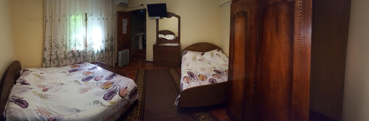 U Iriny Hotel Pitsunda Exterior foto